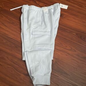 New with tags Nike Men’s Standard fit Taper leg Sneaker length XL white